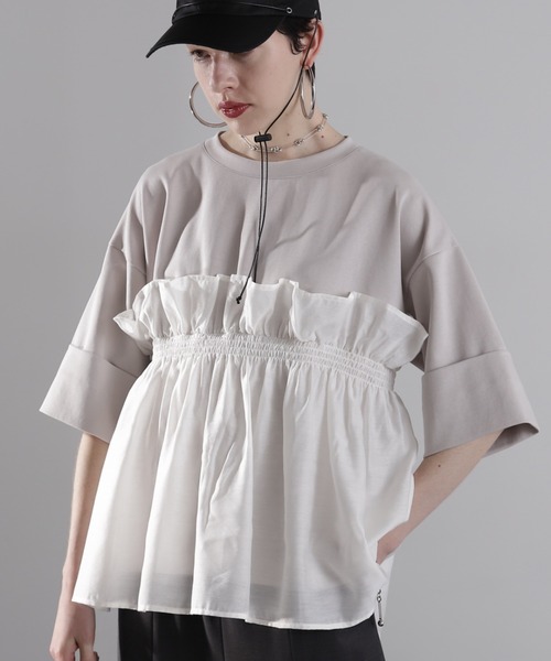 ROSE BUD(ローズバッド)の「大人が着るのはこれ。ドッキングフリルカットソー(Tシャツ/カットソー・レディース・グレー/ブラック・FREE)」の5枚目の写真