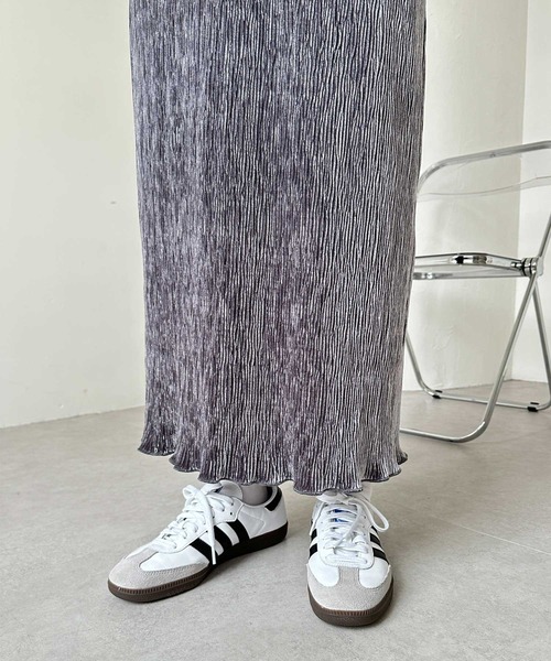 GeeRA（ジーラ）の「【新色追加/S-LLサイズ展開】すっきり見え！ベロアプリーツバックスリットロングタイトスカート（スカート・レディース・アイボリー/ブラック/グレー/ブラウン・MEDIUM/LARGE/X-LARGE/SMALL）」の11枚目の写真