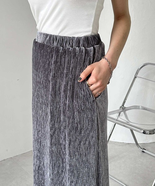 GeeRA（ジーラ）の「【新色追加/S-LLサイズ展開】すっきり見え！ベロアプリーツバックスリットロングタイトスカート（スカート・レディース・アイボリー/ブラック/グレー/ブラウン・MEDIUM/LARGE/X-LARGE/SMALL）」の10枚目の写真