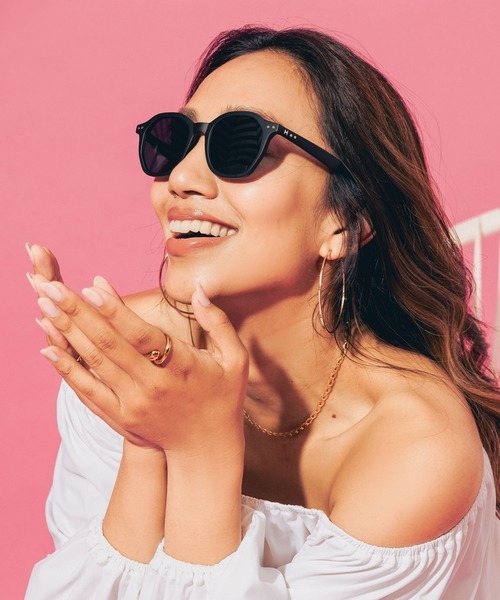 HEREIAM（ヘレイアム）の「【HEREIAM】UVカット/ラウンドサングラス（サングラス・レディース・チャコール/ブラック/ライトイエロー・FREE）」の8枚目の写真