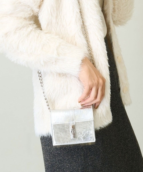 a.v.v（アーヴェヴェ）の「チェーンミニショルダーバッグ（ショルダーバッグ・レディース・ブラック/シルバー・38）」の2枚目の写真