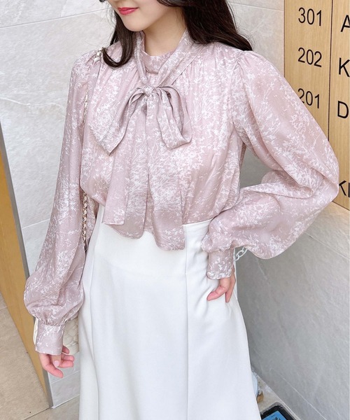 INGNI（イング）の「花柄シアー2Wayリボンブラウス（シャツ/ブラウス・レディース・ホワイト×ブラック/ピンク・M）」の2枚目の写真