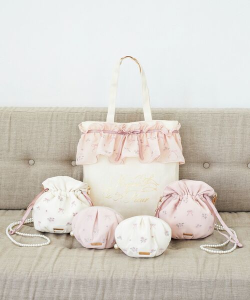 Maison de FLEUR(メゾンドフルール)の「ローズリボン刺繍巾着ショルダーバッグ(ショルダーバッグ・レディース・アイボリー/ピンクベージュ・FREE)」の13枚目の写真