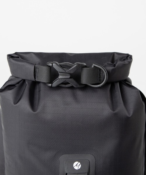 Matador(マタドール)の「MATADOR FlatPak Drybag 2L マタドール フラットパック ドライバッグ 2L(エコバッグ/サブバッグ・メンズ・ブラック・FREE)」の8枚目の写真