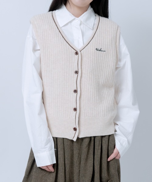 セール】ワンポイント刺しゅうVネックラインニットベスト / ワン