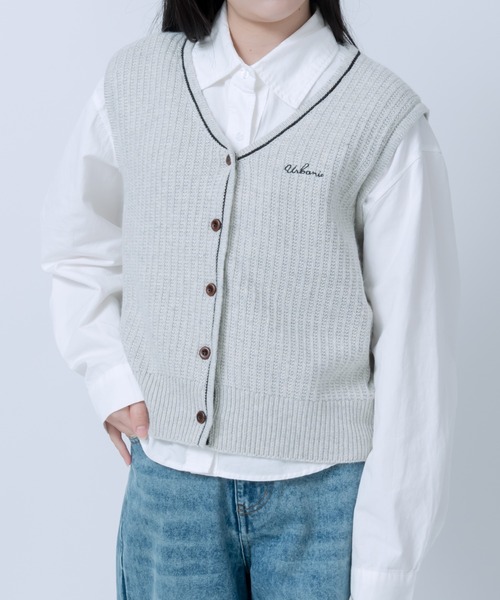 セール】ワンポイント刺しゅうVネックラインニットベスト / ワン
