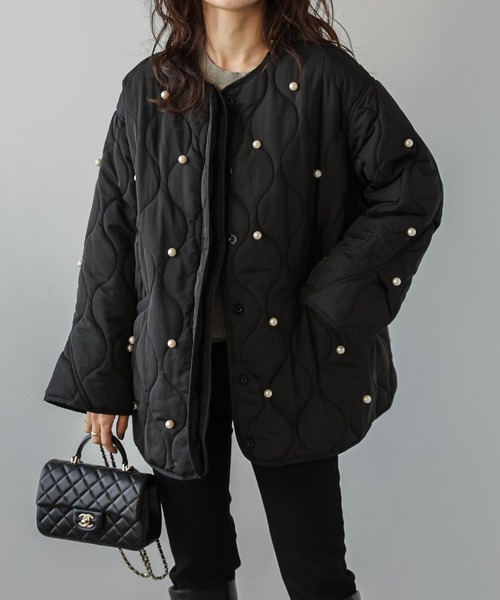 AMELY（エミリー）の「パール キルティングジャケット（ノーカラージャケット・レディース・ブラック/ブラウン・フリー）」の2枚目の写真