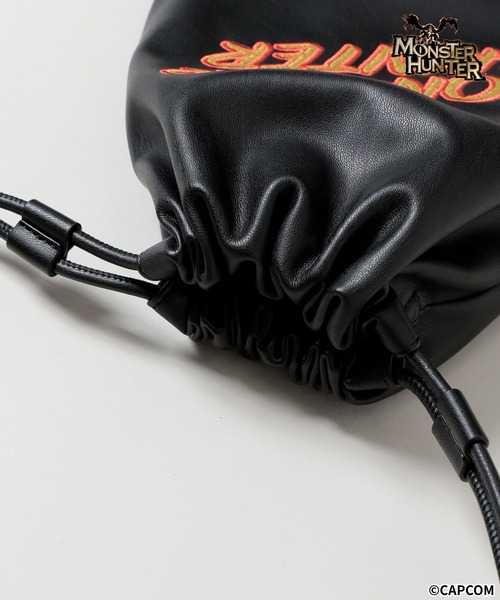 RAGEBLUE(レイジブルー)の「【MONSTER HUNTER/モンスターハンター】コラボ巾着バッグ(ショルダーバッグ・メンズ・ブラック・FREE)」の5枚目の写真