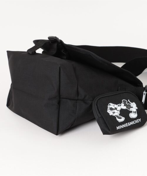 Manhattan Portage(マンハッタンポーテージ)の「Nylon Messenger Bag JR Flap Zipper Pocket 24 / Mickey(メッセンジャーバッグ・レディース・ブラック・SMALL)」の4枚目の写真