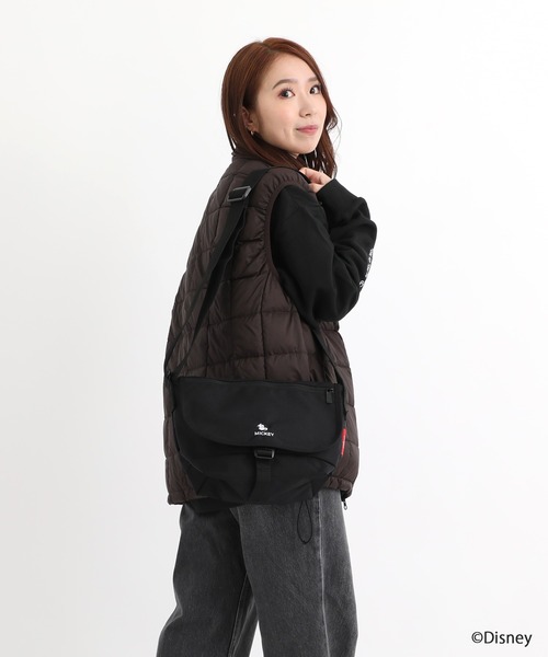 Manhattan Portage(マンハッタンポーテージ)の「Nylon Messenger Bag JR Flap Zipper Pocket 24 / Mickey(メッセンジャーバッグ・レディース・ブラック・SMALL)」の17枚目の写真