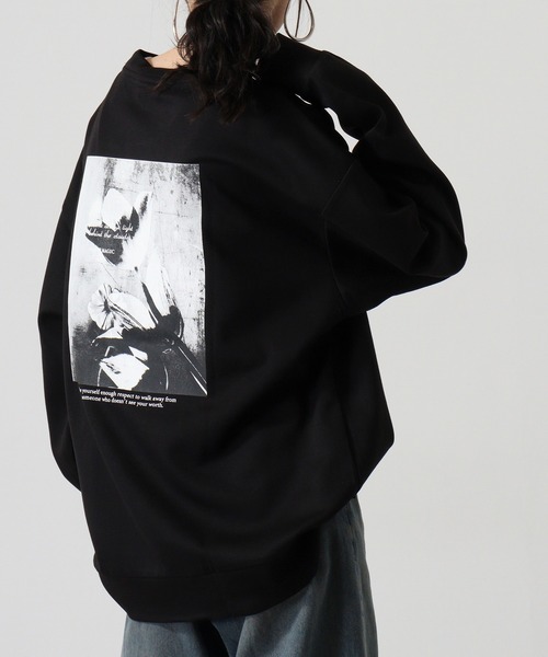 Naive magic（ナイーブマジック）の「NAIVE MAGIC ダンボールニットバックプリントC/N（スウェット・メンズ・ホワイト/ブラック/ブルー・M/L）」の2枚目の写真