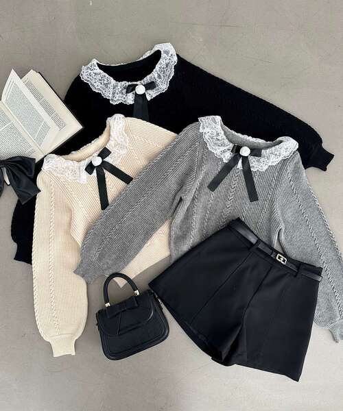 MAJESTIC LEGON（マジェスティックレゴン）の「リボンブローチ付レース襟ニット（ニット/セーター・レディース・グレー/ブラック/アイボリー・MEDIUM）」の3枚目の写真