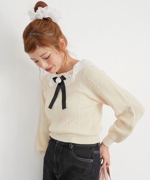 MAJESTIC LEGON（マジェスティックレゴン）の「リボンブローチ付レース襟ニット（ニット/セーター・レディース・グレー/ブラック/アイボリー・MEDIUM）」の16枚目の写真