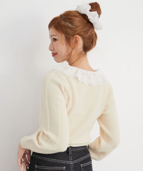 MAJESTIC LEGON（マジェスティックレゴン）の「リボンブローチ付レース襟ニット（ニット/セーター・レディース・グレー/ブラック/アイボリー・MEDIUM）」の17枚目の写真