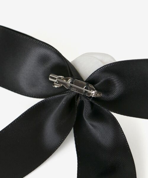 MAJESTIC LEGON（マジェスティックレゴン）の「リボンブローチ付レース襟ニット（ニット/セーター・レディース・グレー/ブラック/アイボリー・MEDIUM）」の11枚目の写真