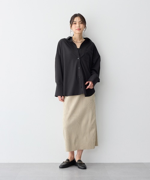 anyfee(エニフィー)の「【anyfee/プラスサイズ】バックシャンツイストシャツ(シャツ/ブラウス・レディース・ブラック/ブルー/オフホワイト・5L/4L/3L/LL)」の4枚目の写真