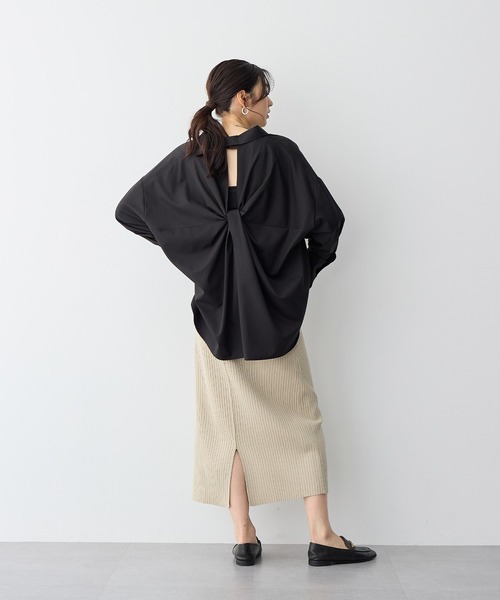 anyfee(エニフィー)の「【anyfee/プラスサイズ】バックシャンツイストシャツ(シャツ/ブラウス・レディース・ブラック/ブルー/オフホワイト・5L/4L/3L/LL)」の11枚目の写真