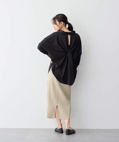 anyfee(エニフィー)の「【anyfee/プラスサイズ】バックシャンツイストシャツ(シャツ/ブラウス・レディース・ブラック/ブルー/オフホワイト・5L/4L/3L/LL)」の12枚目の写真