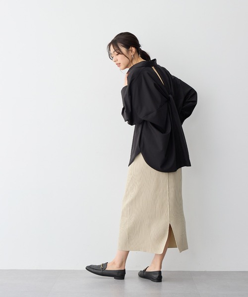 anyfee(エニフィー)の「【anyfee/プラスサイズ】バックシャンツイストシャツ(シャツ/ブラウス・レディース・ブラック/ブルー/オフホワイト・5L/4L/3L/LL)」の13枚目の写真