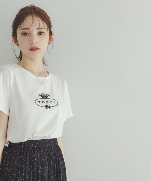 TOCCA（トッカ）の「HALLMARK FLOCKY LOGO TEE Tシャツ（Tシャツ/カットソー・レディース・アイボリー系/ブルー系/ベージュ系・SMALL/MEDIUM）」の5枚目の写真