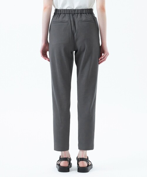 MACKINTOSH PHILOSOPHY（ﾏｯｷﾝﾄｯｼｭ ﾌｨﾛｿﾌｨｰ）の「【2025年春夏モデル】DRY OXFORD テーパードパンツ（その他パンツ・レディース・グレー系その他/カーキ/ベージュ/レッド/ダークネイビー/グリーン/オフホワイト/チャコールグレー/オレンジ・34/36/38/40）」の15枚目の写真