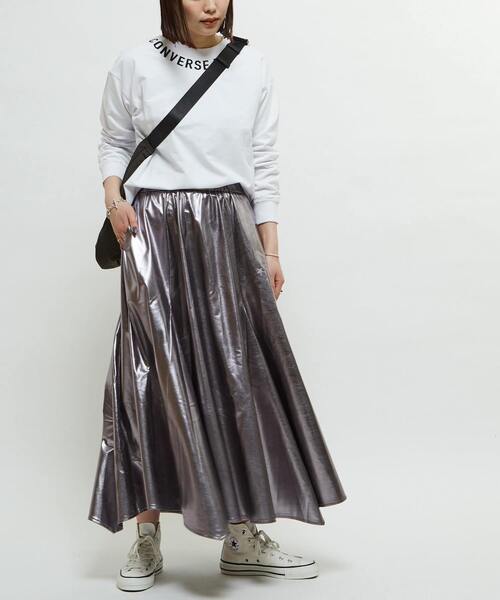 CONVERSE TOKYO（コンバーストウキョウ）の「SHINY STAR★ CUT SKIRT（スカート・レディース・シルバー/グレー・FREE）」の4枚目の写真