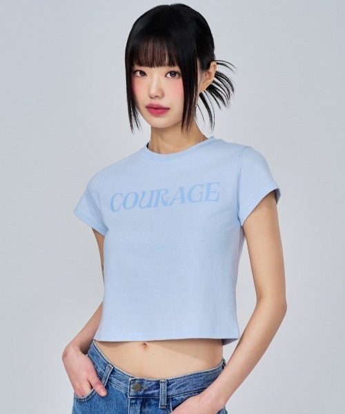 ACOVER（オコボ）の「A'GEM/9 × .kom 『ACOVER/オコボ』 Courage Lettering Short Sleeve T-Shirt/カレッジレタリング半袖Tシャツ（Tシャツ/カットソー・レディース・ホワイト/ライトグレー/ブルー/ブラック・FREE）」の4枚目の写真