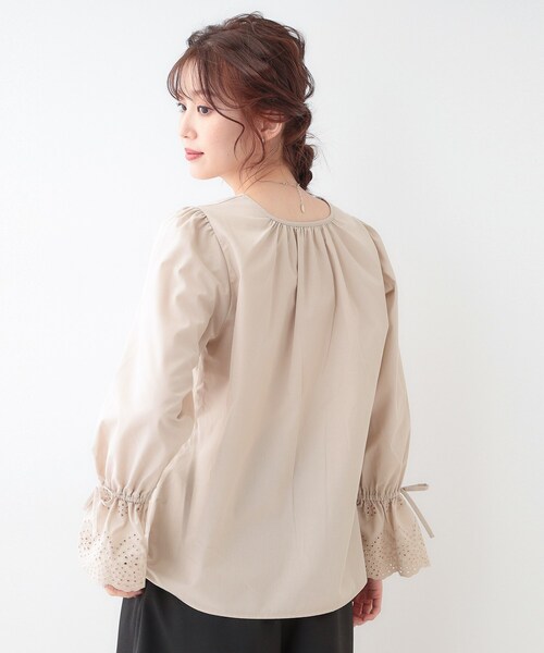 DRESKIP(ドレスキップ)の「【S-LL/前後2WAY/洗濯後しわになりにくい】お袖刺繍レースブラウス(シャツ/ブラウス・レディース・オフホワイト/ネイビー系2/ベージュ/ネイビー・01/02/03/04)」の10枚目の写真