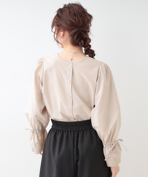 DRESKIP(ドレスキップ)の「【S-LL/前後2WAY/洗濯後しわになりにくい】お袖刺繍レースブラウス(シャツ/ブラウス・レディース・オフホワイト/ネイビー系2/ベージュ/ネイビー・01/02/03/04)」の12枚目の写真