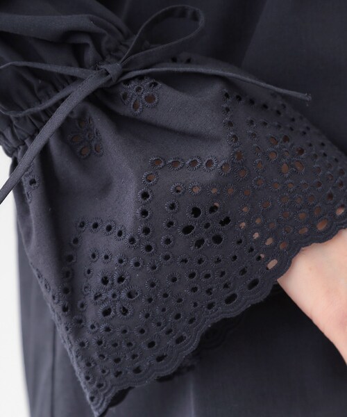 DRESKIP(ドレスキップ)の「【S-LL/前後2WAY/洗濯後しわになりにくい】お袖刺繍レースブラウス(シャツ/ブラウス・レディース・オフホワイト/ネイビー系2/ベージュ/ネイビー・01/02/03/04)」の22枚目の写真