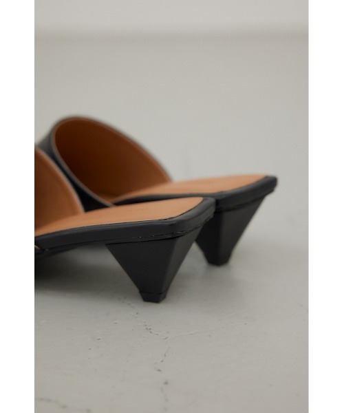 crie conforto(クリーコンフォルト)の「トングモチーフミュール 靴(パンプス・レディース・ブラック/ホワイト・SMALL/MEDIUM/LARGE/LL)」の9枚目の写真