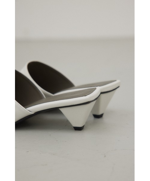 crie conforto(クリーコンフォルト)の「トングモチーフミュール 靴(パンプス・レディース・ブラック/ホワイト・SMALL/MEDIUM/LARGE/LL)」の18枚目の写真