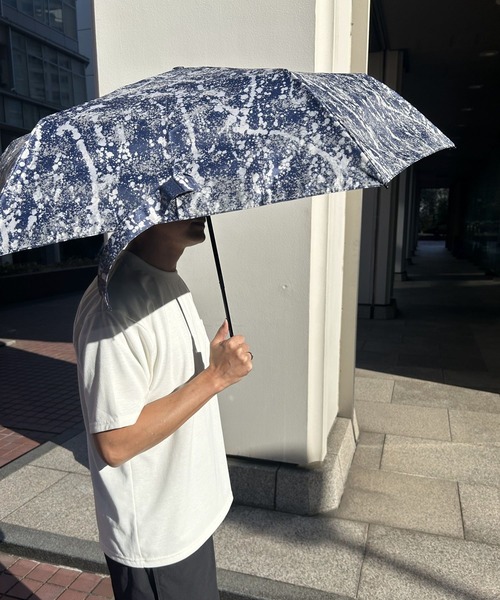 BAYFLOW（ベイフロー）の「[暗い場所で光るプリント]BFゼンテンコウ晴雨折傘55cm（折りたたみ傘・レディース・ネイビー/グレー・0）」の4枚目の写真