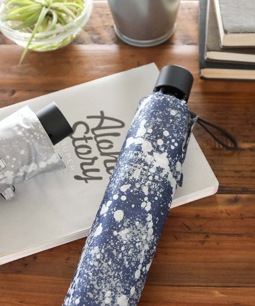 BAYFLOW（ベイフロー）の「[暗い場所で光るプリント]BFゼンテンコウ晴雨折傘55cm（折りたたみ傘・レディース・ネイビー/グレー・0）」の5枚目の写真