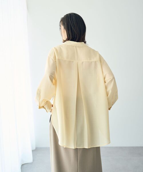 YECCA VECCA（イェッカヴェッカ）の「サイドスリットシアーシャツ（シャツ/ブラウス・レディース・チャコールグレー/ライトベージュ/イエロー/ミント・FREE）」の9枚目の写真