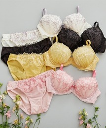 AMOSTYLE BY Triumph（アモスタイルバイトリンプ）の「Daily AMOSTYLE ブラ＆ショーツセット スウィートフローラ【E,Fカップ】 AMST521 WHU + Mini JX（ブラ&ショーツ）」