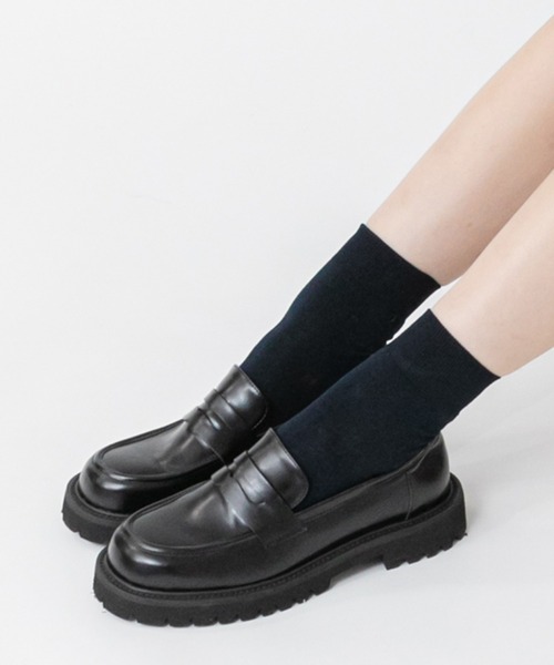 HEILIS(ヘイリス)の「トラックソールプレーンローファー/韓国 トレンド ノームコア フレンチ ガーリー シンプル ボリュームソール トラッド ブラック 黒(ローファー・レディース・ブラック・S/M/L/LL)」の4枚目の写真