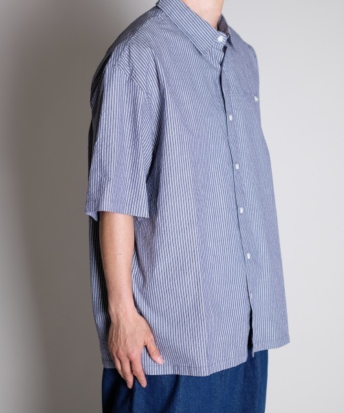 R.(rehacer)（アールドット（レアセル））の「R. : Retro Stripe Box S/S Loose Shirt（シャツ/ブラウス・メンズ・ブルー系その他/ホワイト系その他・MEDIUM/LARGE）」の5枚目の写真