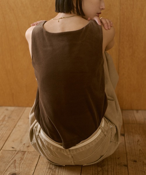 hunch（ハンチ）の「ベロア スクエアタンクトップ（タンクトップ・レディース・ライム/モカ/ダークオリーブ/ブラウン/ネイビー/ベージュ・FREE）」の7枚目の写真