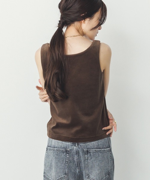 hunch（ハンチ）の「ベロア スクエアタンクトップ（タンクトップ・レディース・ライム/モカ/ダークオリーブ/ブラウン/ネイビー/ベージュ・FREE）」の13枚目の写真