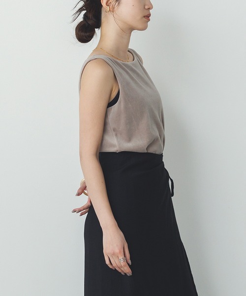 hunch（ハンチ）の「ベロア スクエアタンクトップ（タンクトップ・レディース・ライム/モカ/ダークオリーブ/ブラウン/ネイビー/ベージュ・FREE）」の17枚目の写真