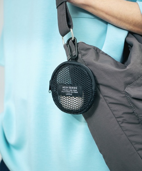 LAKOLE（ラコレ）の「メッシュミニポーチ / 284117（ポーチ・レディース・イエロー/グレー/ホワイト/ブラック・FREE）」の2枚目の写真