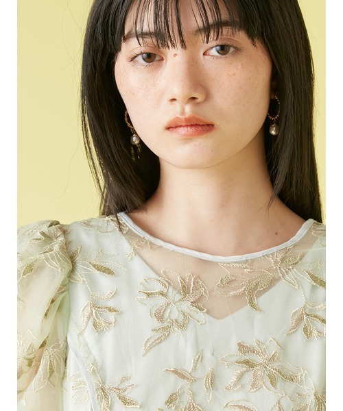 Lily Brownチュール刺繍ドレス ベージュ LILY BROWN（リリーブラウン）の「チュール刺繍ドレス（ドレス