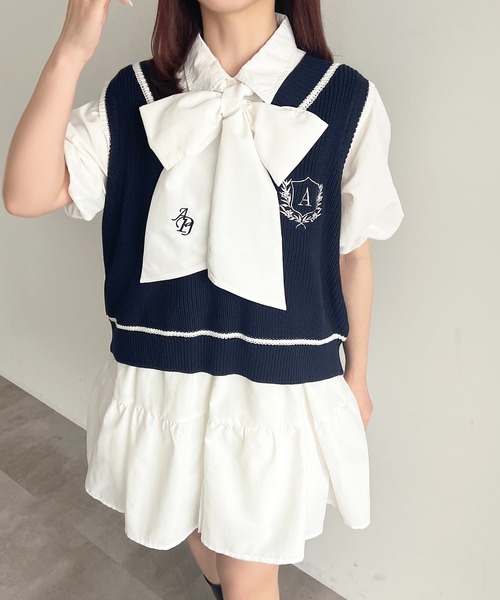 apres jour(アプレジュール)の「刺繍エンブレムニットベスト(ベスト・レディース・アイボリー/ネイビー/グレー・X-LARGE/フリー)」の6枚目の写真
