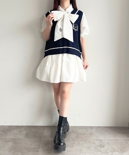 apres jour(アプレジュール)の「刺繍エンブレムニットベスト(ベスト・レディース・アイボリー/ネイビー/グレー・X-LARGE/フリー)」の9枚目の写真