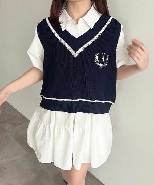 apres jour(アプレジュール)の「刺繍エンブレムニットベスト(ベスト・レディース・アイボリー/ネイビー/グレー・X-LARGE/フリー)」の4枚目の写真