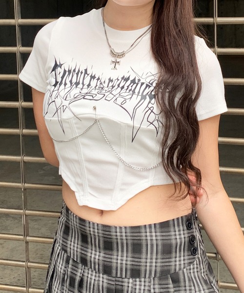 lilful(リルフル)の「ロゴチェーン付きコンパクトTシャツ(Tシャツ/カットソー・レディース・ホワイト/ブラック・M/S)」の1枚目の写真