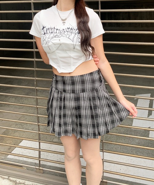 lilful(リルフル)の「ロゴチェーン付きコンパクトTシャツ(Tシャツ/カットソー・レディース・ホワイト/ブラック・M/S)」の18枚目の写真