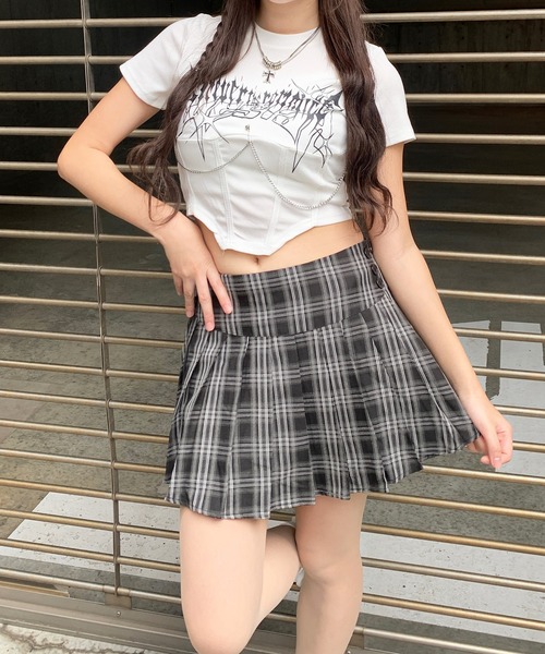lilful(リルフル)の「ロゴチェーン付きコンパクトTシャツ(Tシャツ/カットソー・レディース・ホワイト/ブラック・M/S)」の16枚目の写真