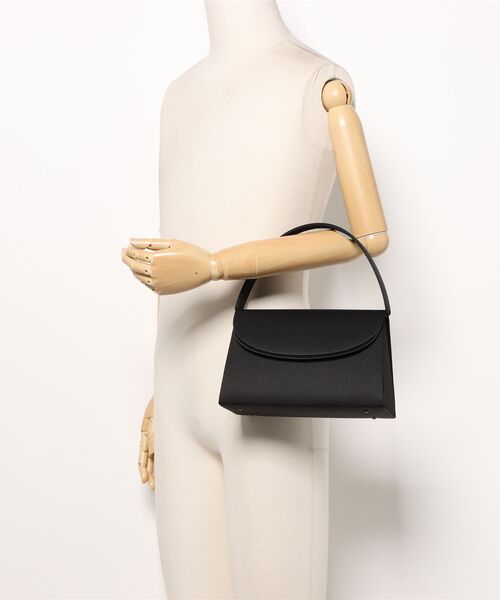 AIMER（エメ）の「【喪服・礼服用】ラウンドフラップブラックフォーマルバッグ（ハンドバッグ・レディース・ブラック・FREE）」の12枚目の写真